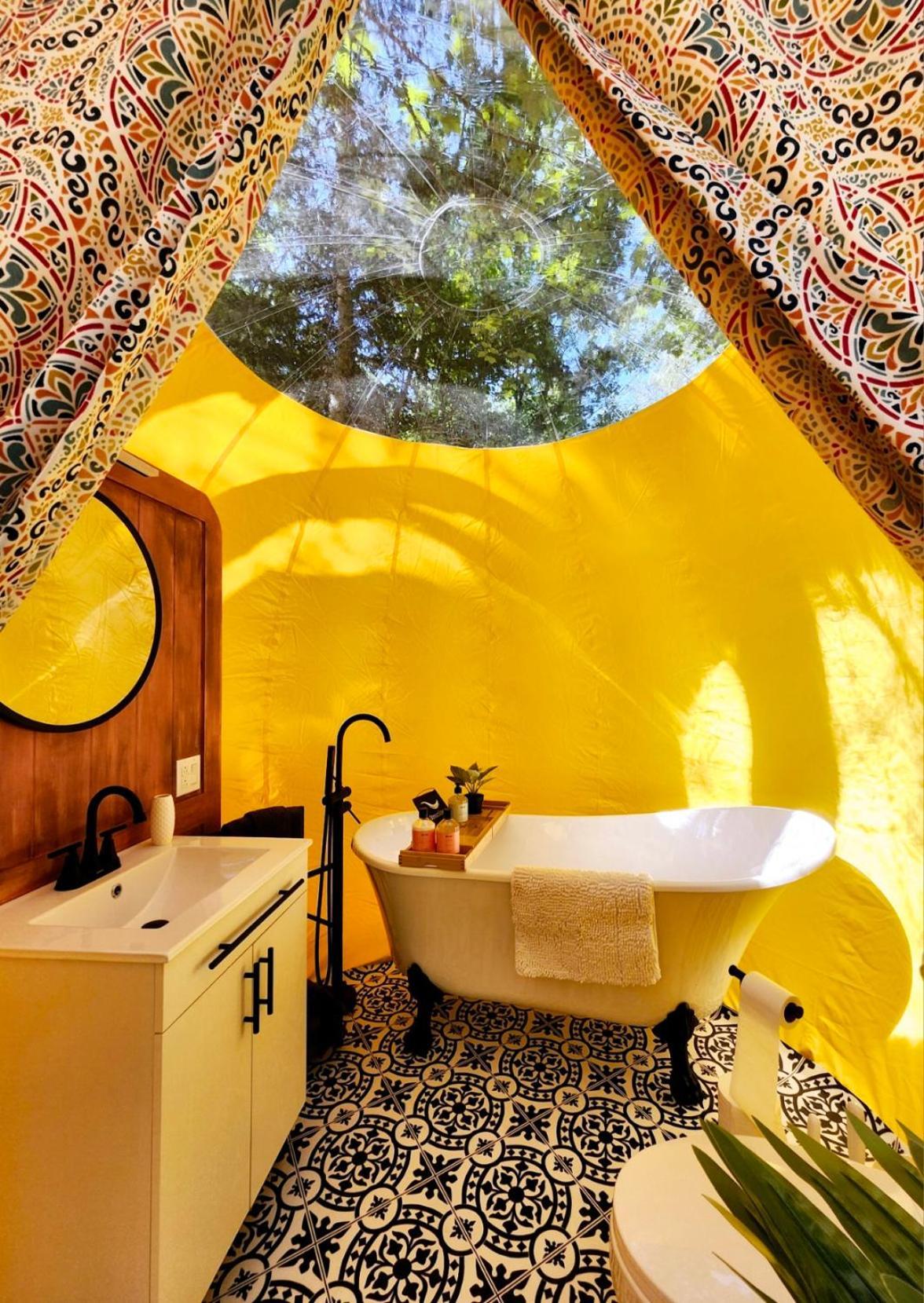 Estrella Glamping Hotel Caraquet Exterior photo